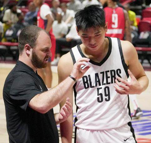 华体会app下载-八大竞争对手！崔永熙进篮网上位超难，需打持久战