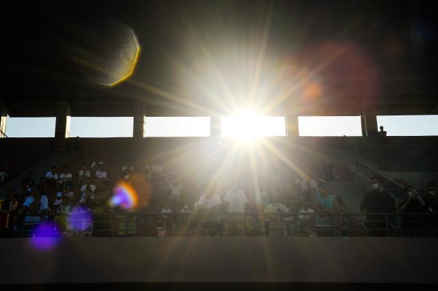 华体会官网-大连河南两场中超开票后一抢而空 防疫要求引争议