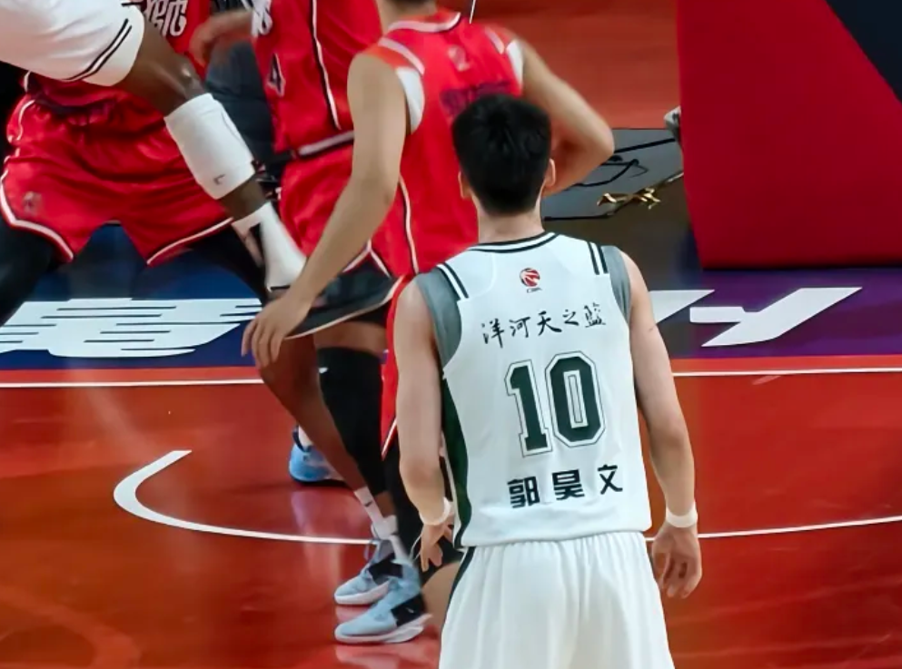 华体会官网-郭昊文是真带不动同曦！连突带投轰30分，全场扛着前进，队友太菜