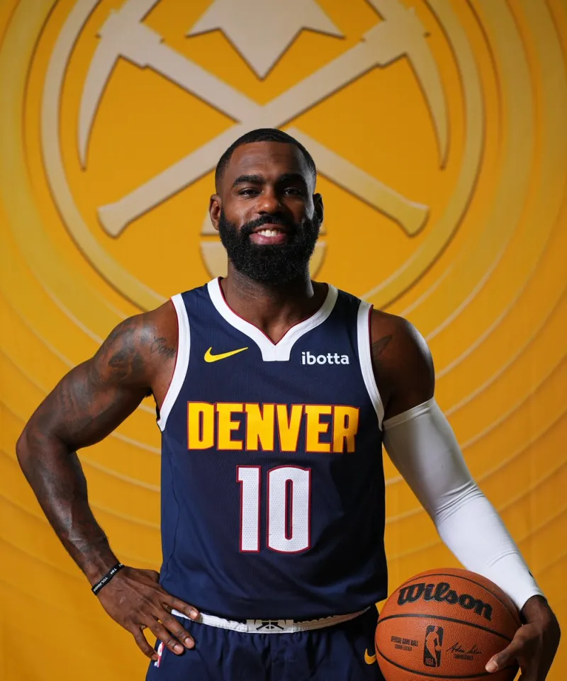 华体会官网-34岁生日快乐！NBA官方晒照为小蒂姆-哈达威庆生